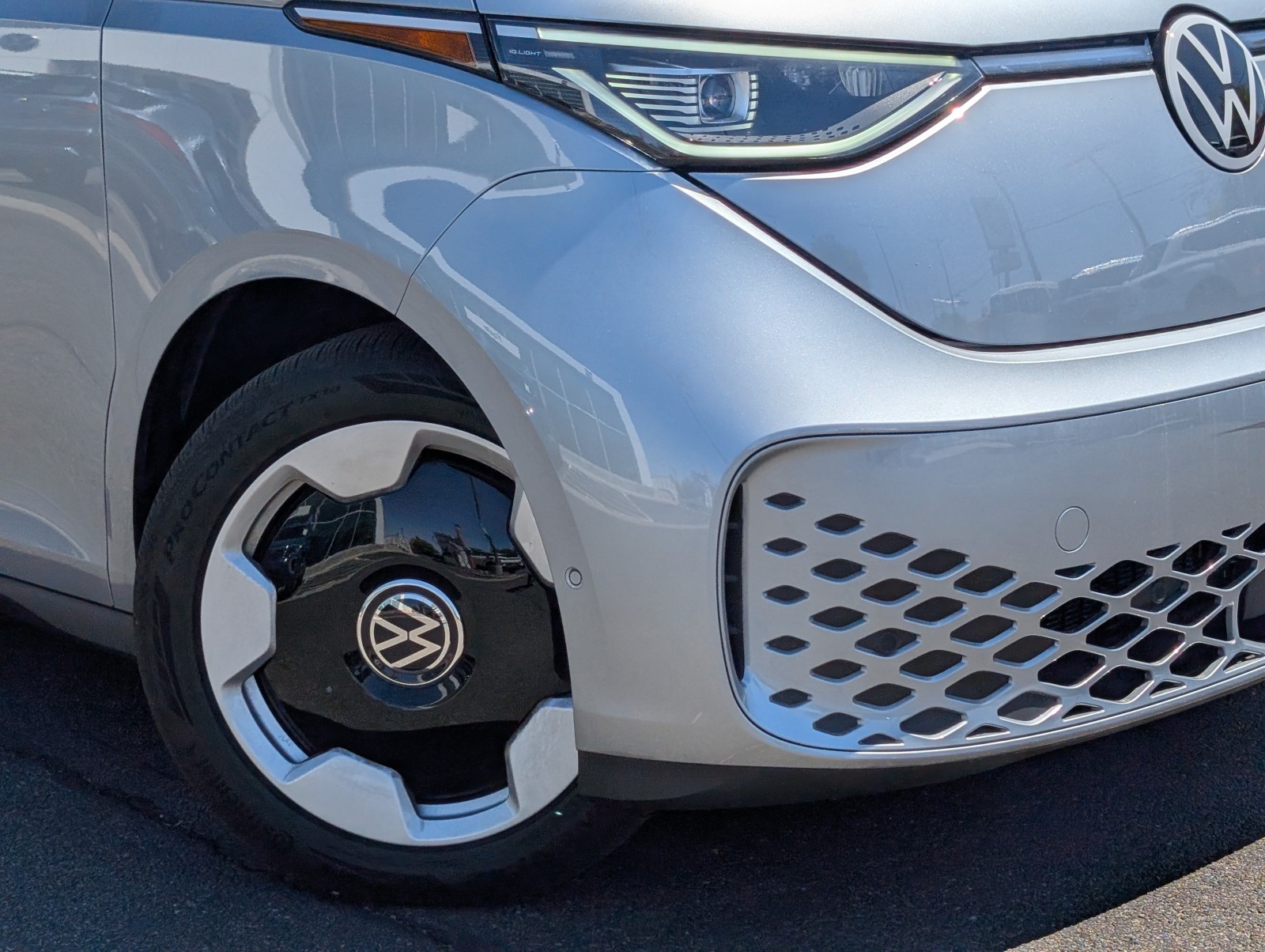 New 2025 Metro Silver Metallic Volkswagen Pro S image 2