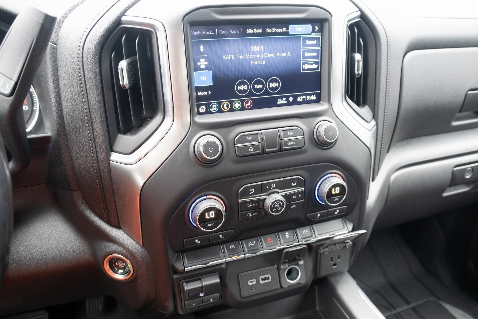 2019 Chevrolet Silverado 1500 RST photo 3