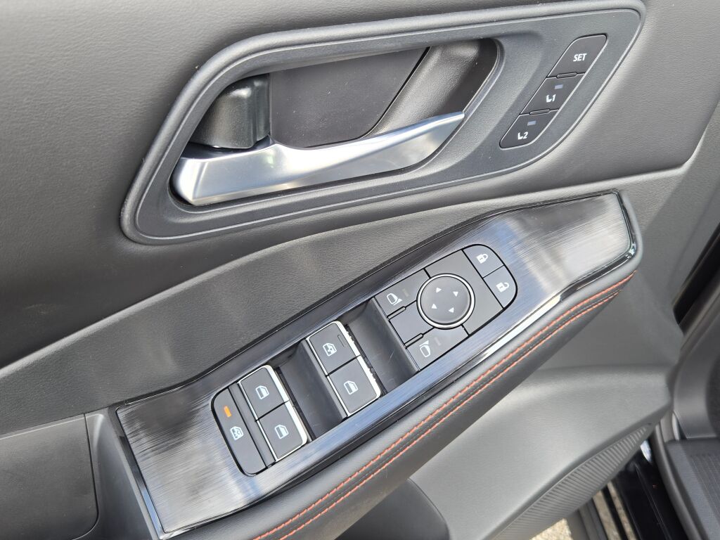 2026 Nissan Rogue SV photo 17