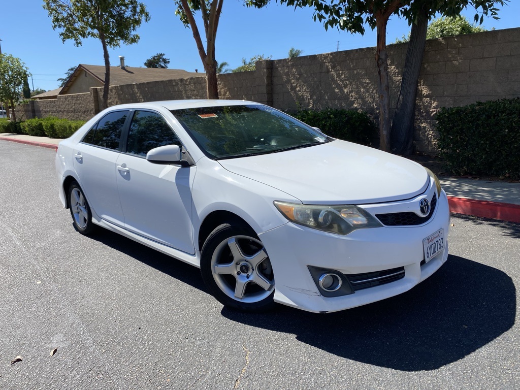 Used 2012  Toyota SE image 1