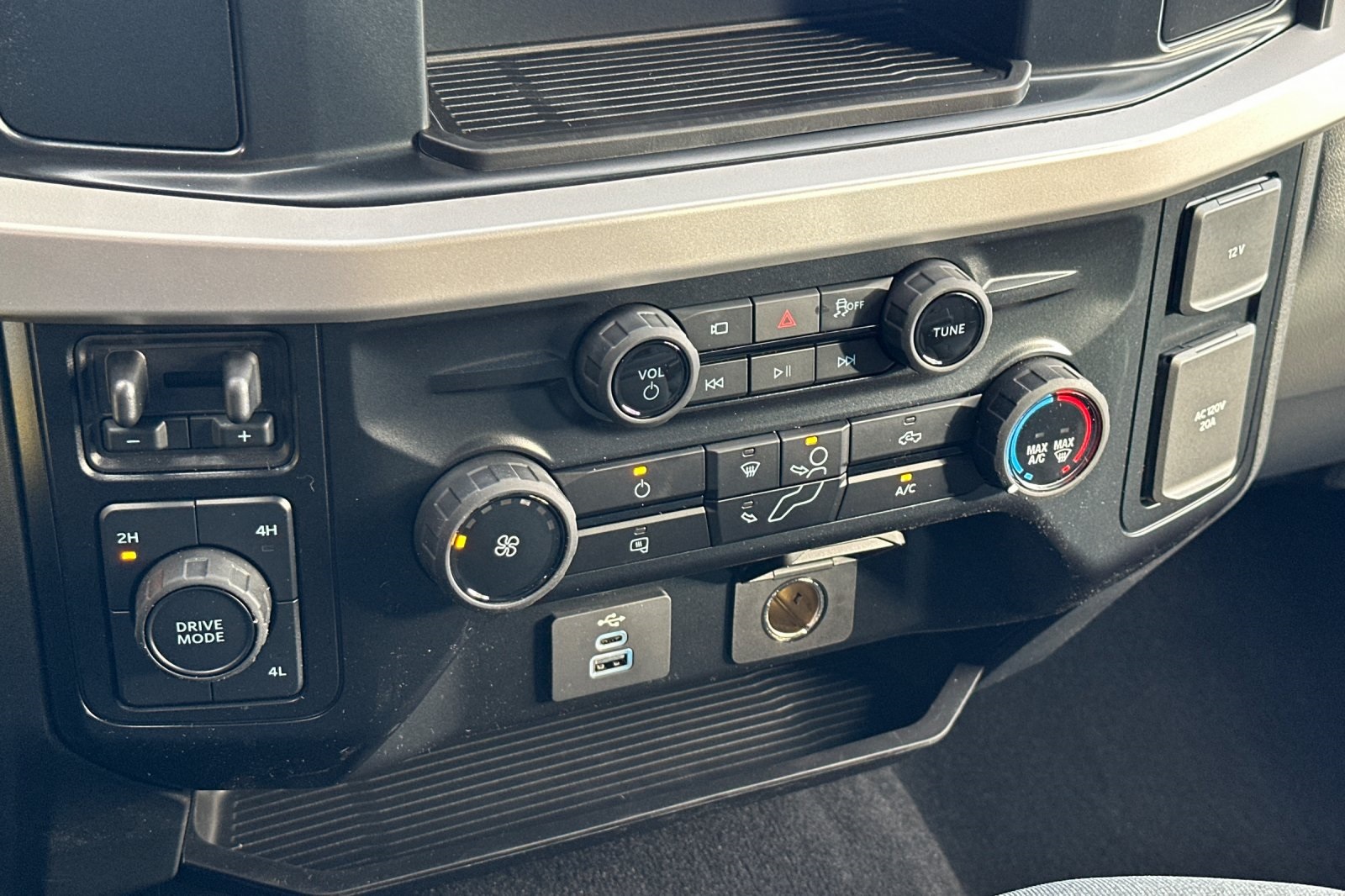 2025 Ford F-250 XLT photo 18