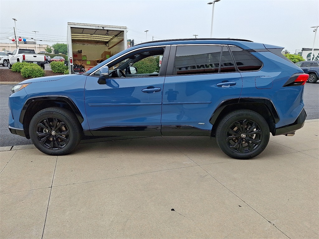 2022 Toyota RAV4 Hybrid SE photo 4