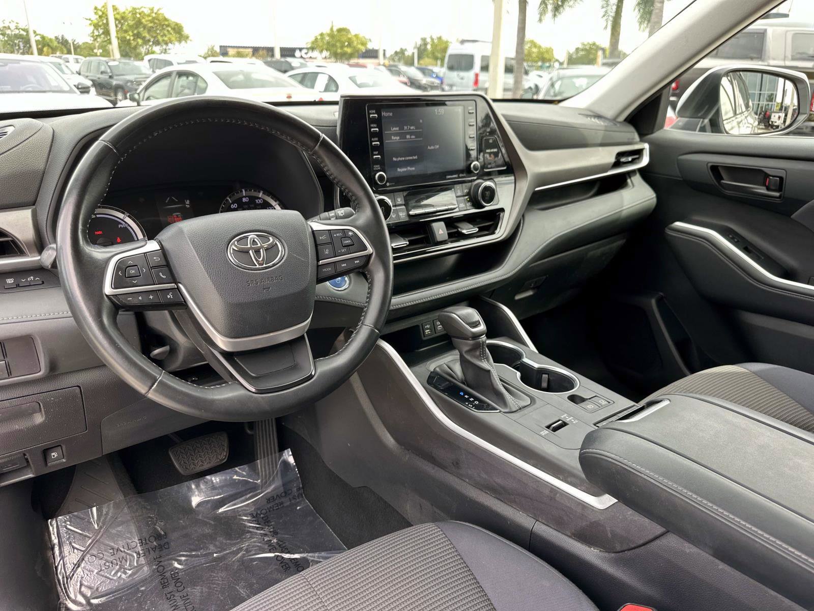 2022 Toyota Highlander LE Hybrid photo 16