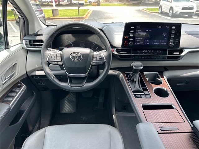 2024 Toyota Sienna XLE photo 10