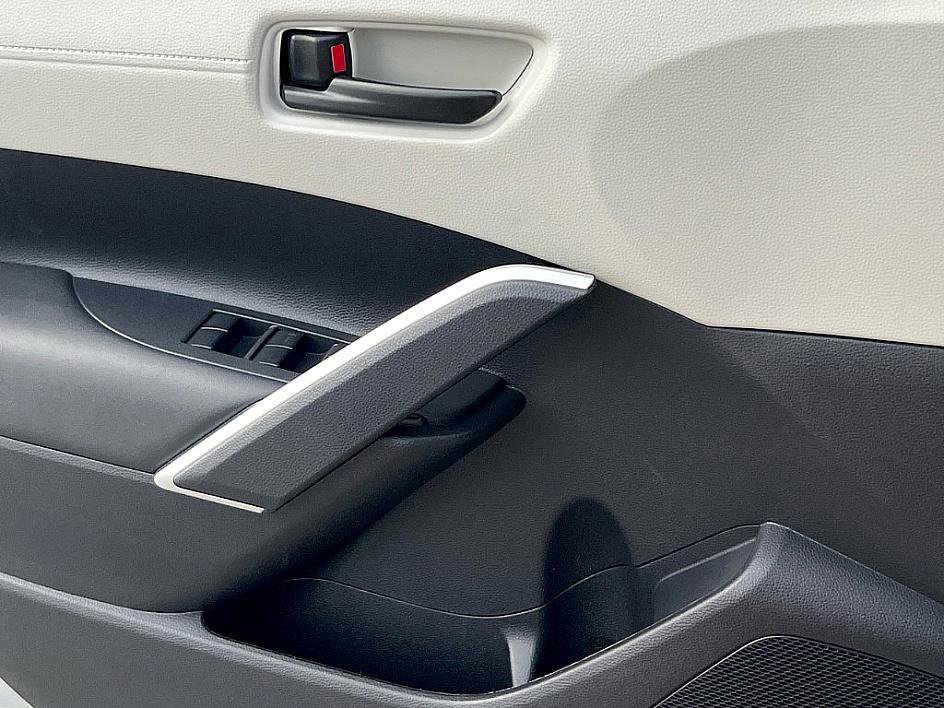 2023 Toyota Corolla Cross LE photo 17