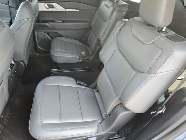 2025 Ford Explorer photo 23