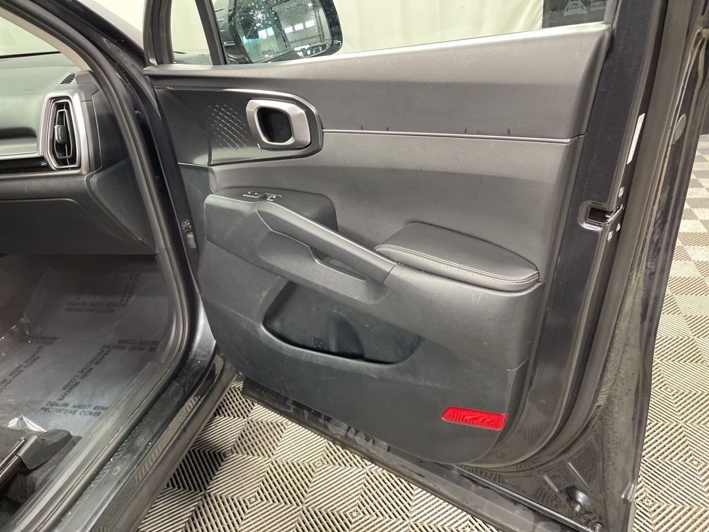2024 Kia Sorento S photo 25