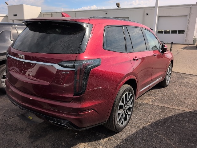 2024 Cadillac XT6 Sport photo 2