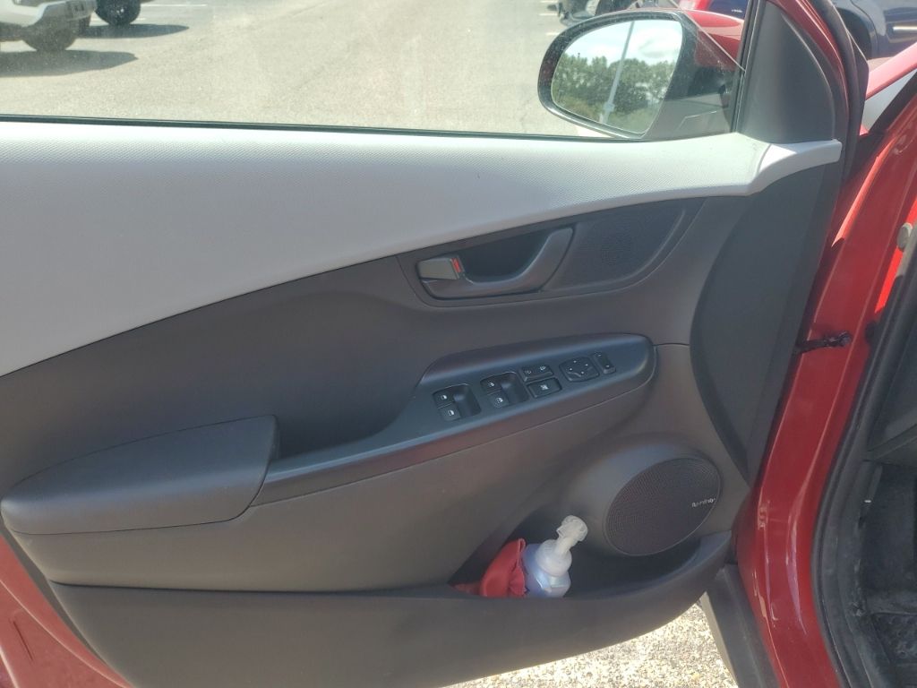 2021 Hyundai Kona SEL Plus photo 11