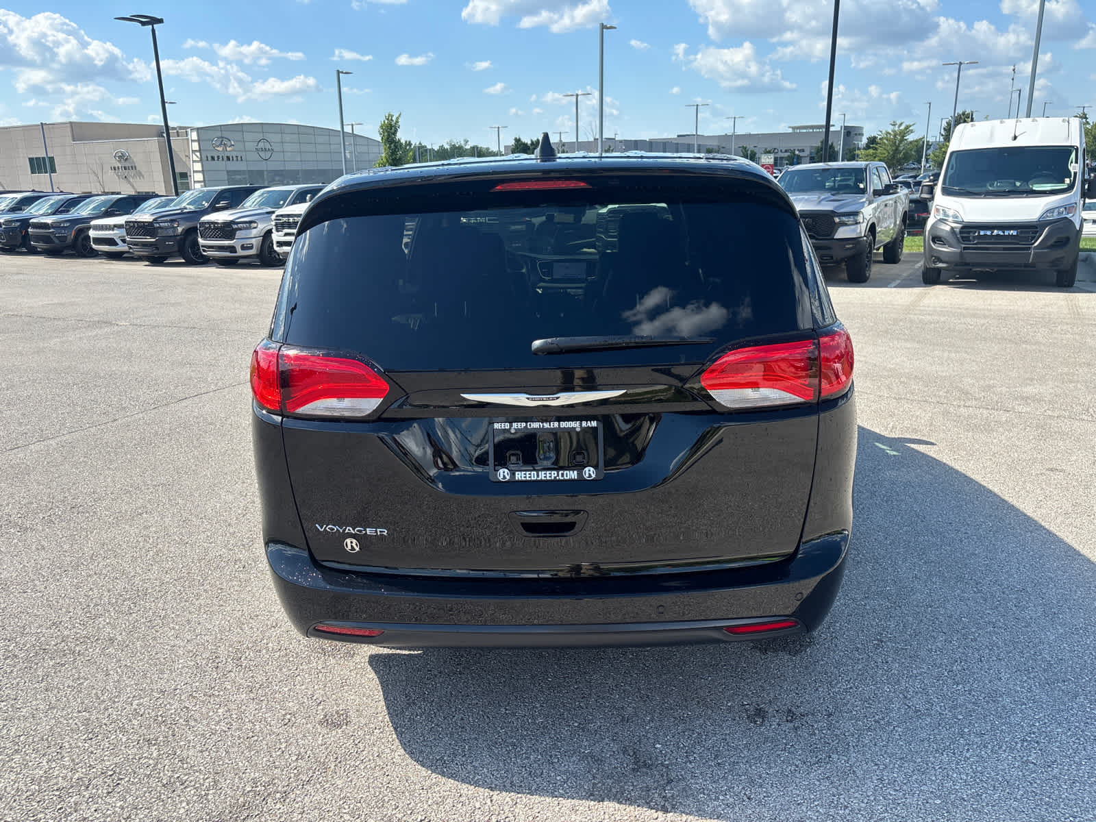 2025 Chrysler Voyager LX photo 7