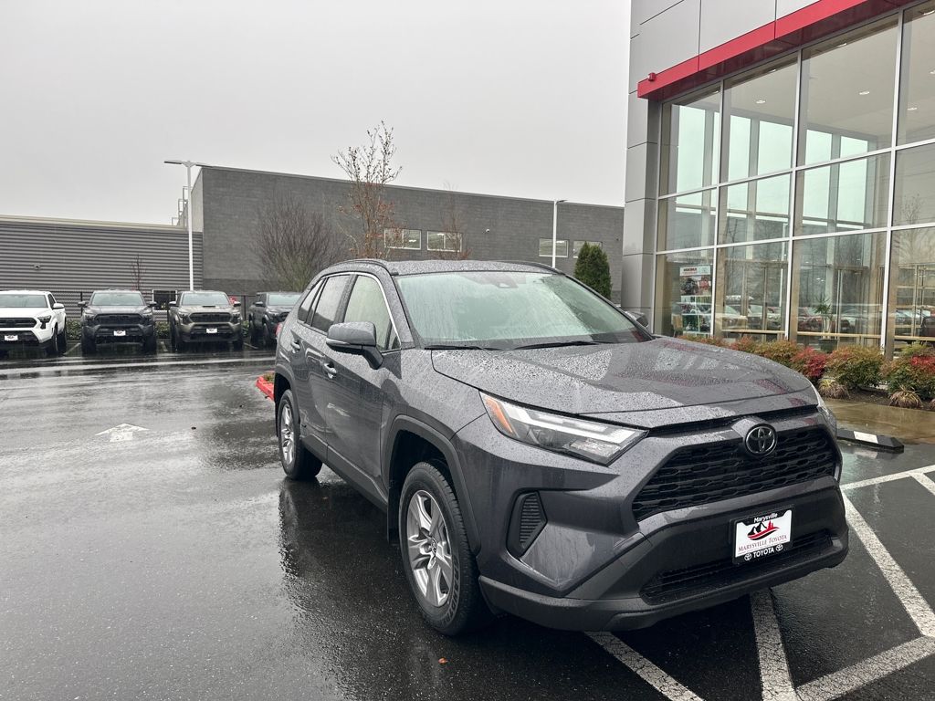 2025 Toyota RAV4 XLE's photo