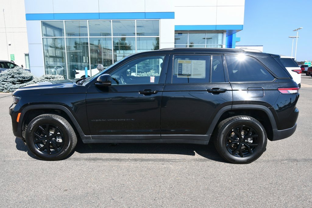 2024 Jeep Grand Cherokee Altitude photo 4
