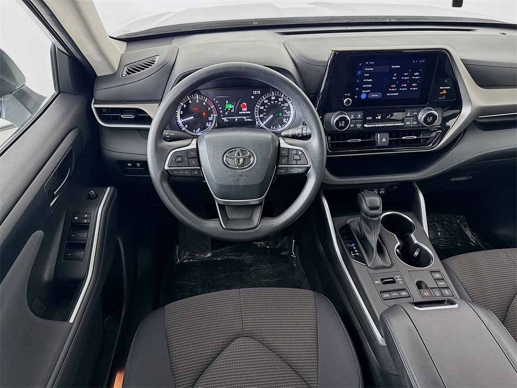 2023 Toyota Highlander L photo 4