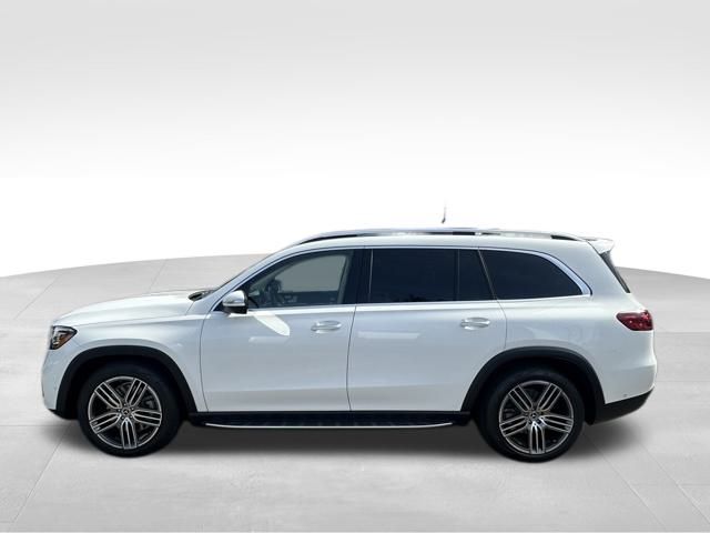 2026 Mercedes Benz GLS 450 4MATIC photo 2
