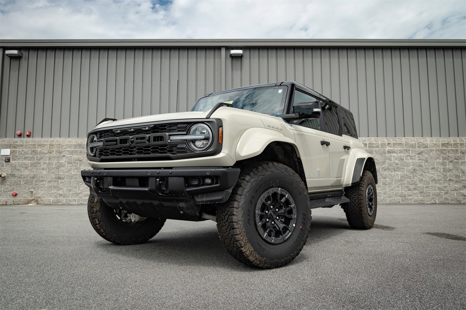 2025 Ford Bronco Raptor photo 2