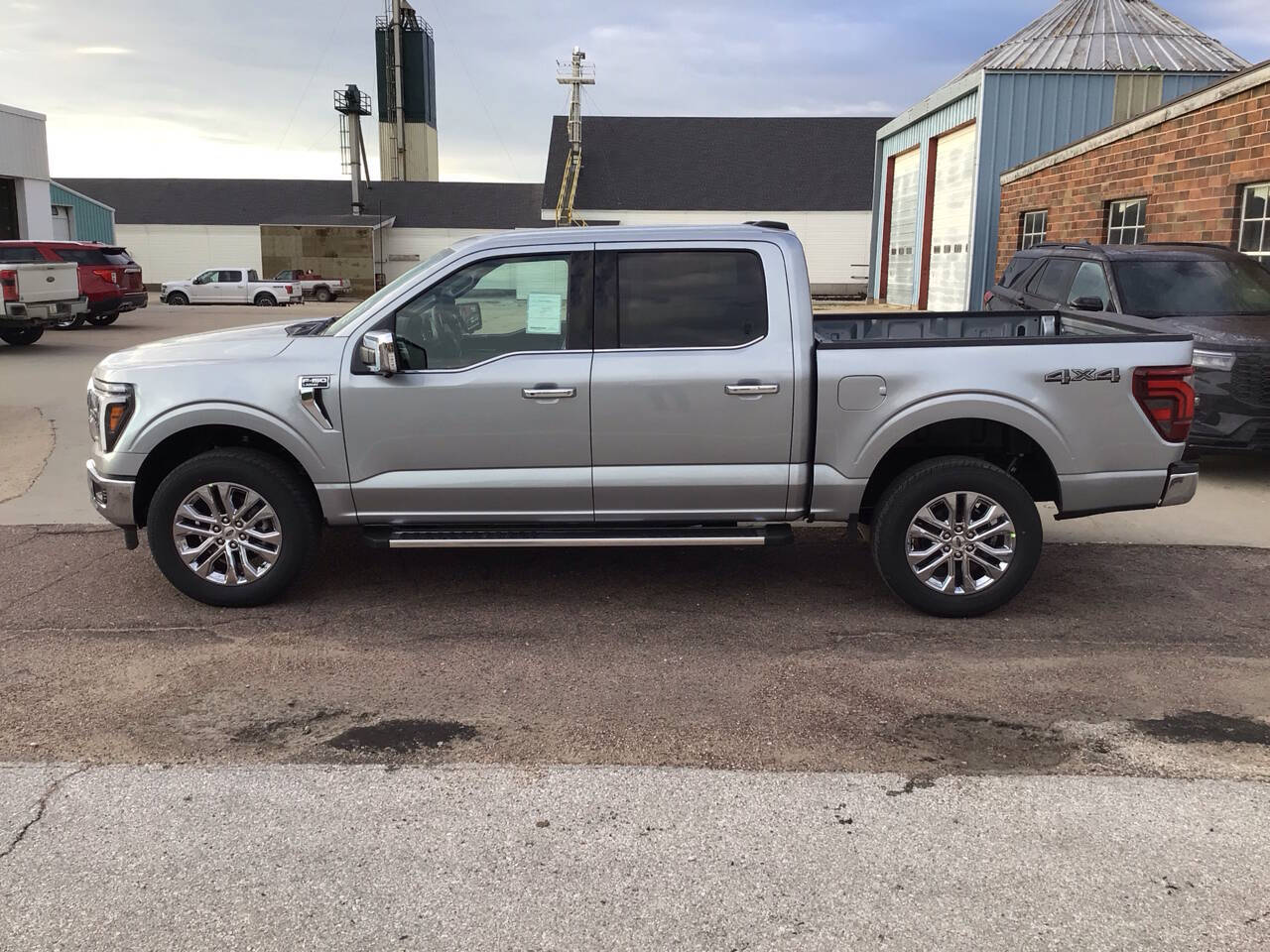 2025 Ford F-150 Lariat photo 6