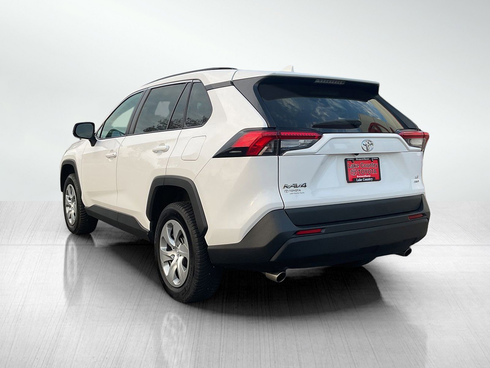 2020 Toyota RAV4 LE photo 3