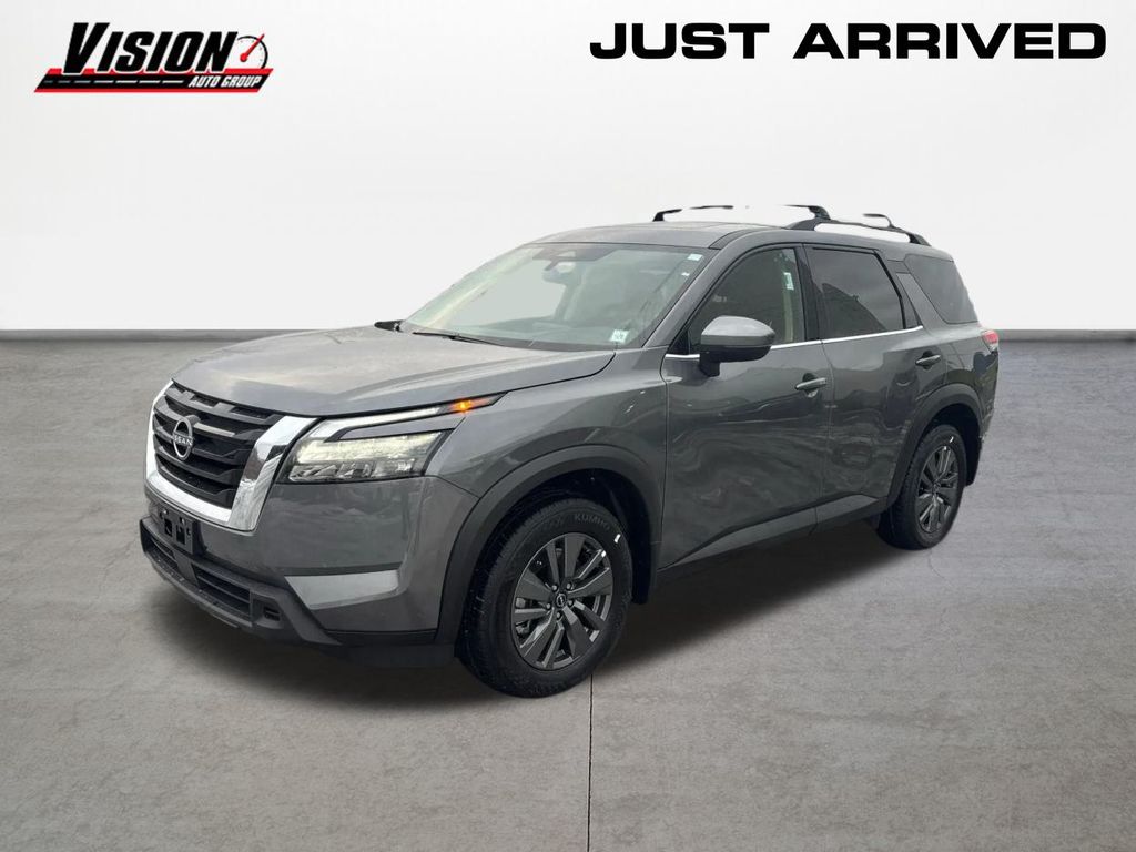 2025 Nissan Pathfinder SV's photo