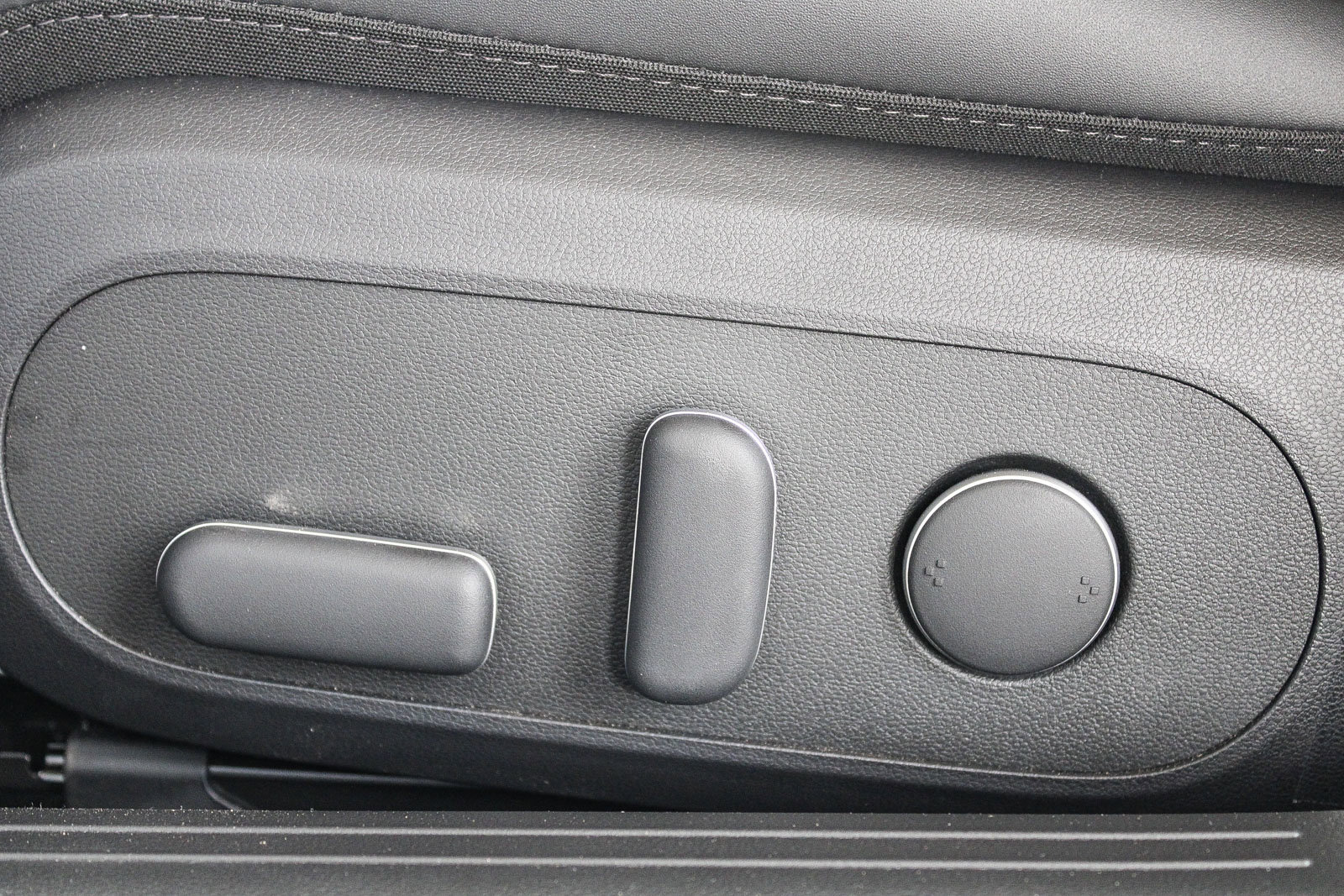 New 2025 Curated Silver Hyundai SEL image 21