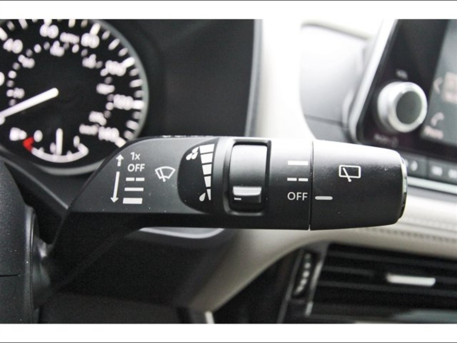 2021 Nissan Rogue SL White at TX Auto Group