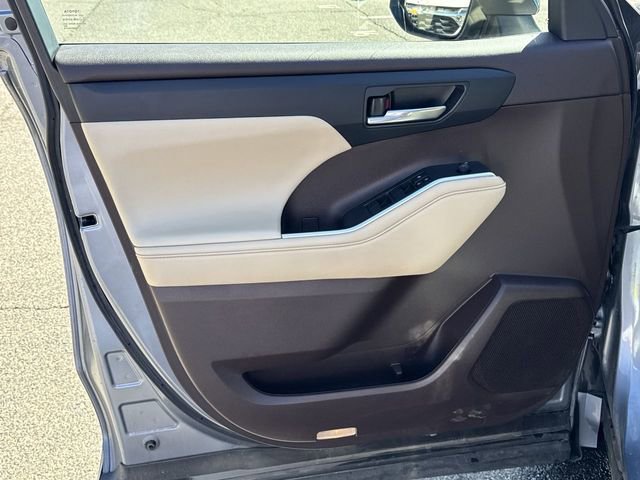 2022 Toyota Highlander XLE photo 19