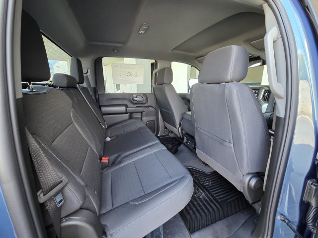 2025 Chevrolet Silverado 2500HD Custom photo 38