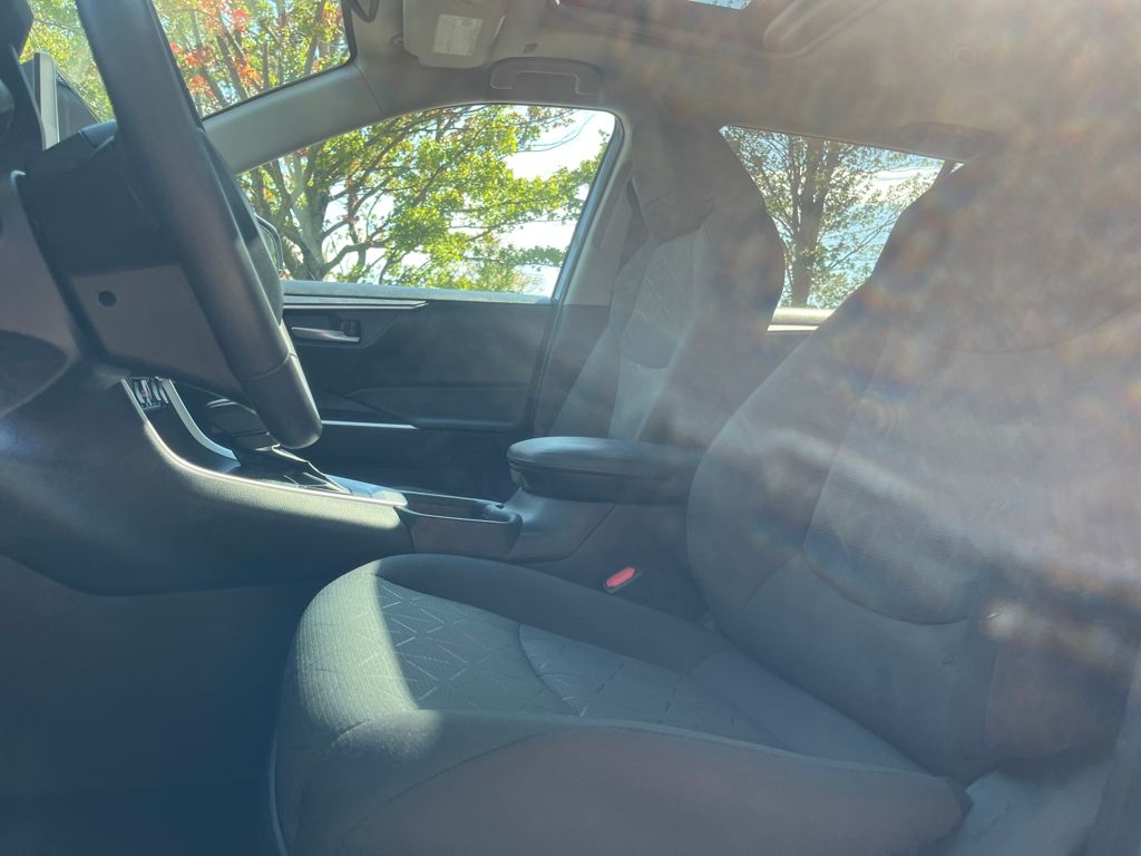 2024 Toyota RAV4 XLE photo 6