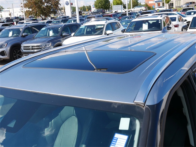 2021 Toyota Highlander Limited photo 9