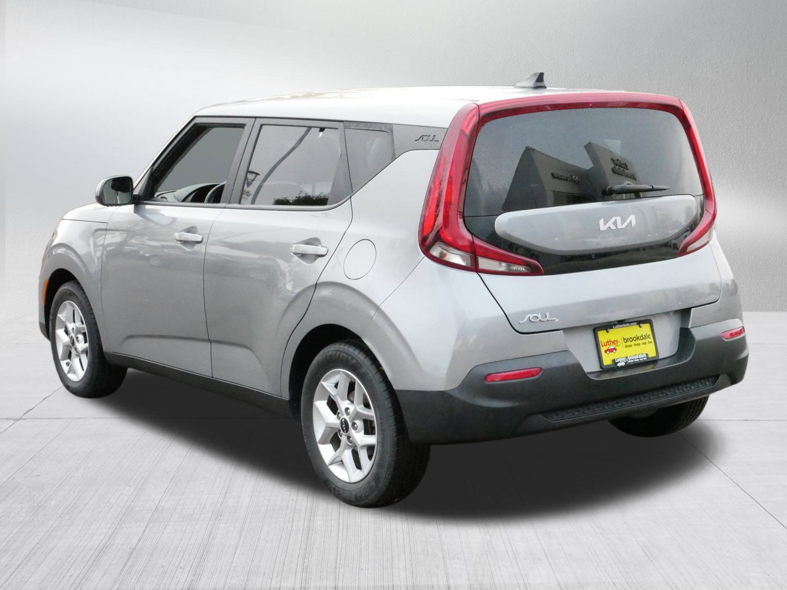 2022 Kia Soul LX photo 2