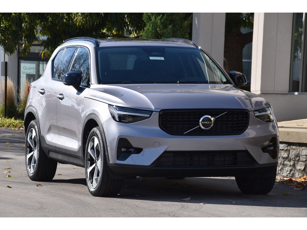 2026 Volvo XC40 Plus photo 2