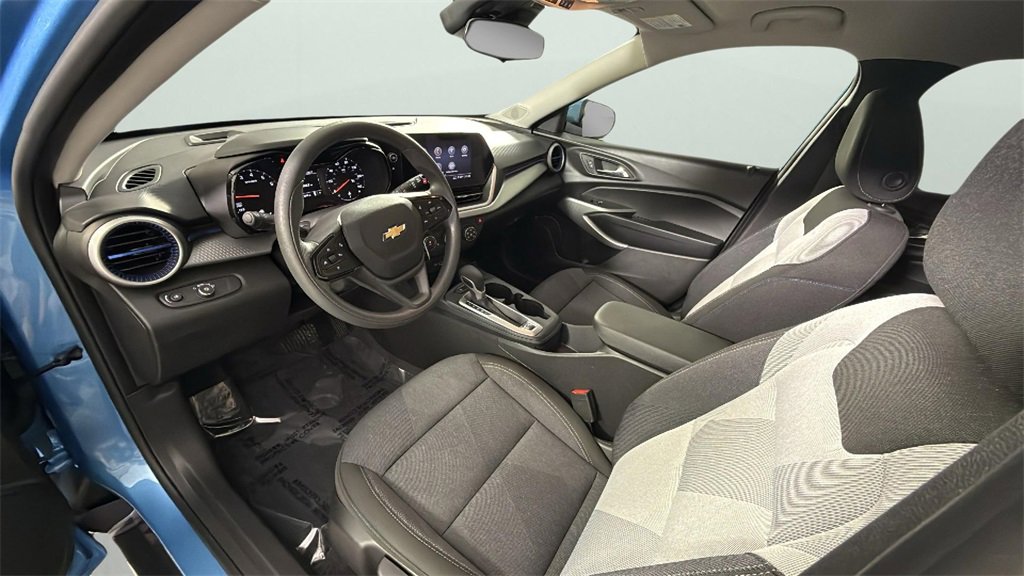2025 Chevrolet Trax LS photo 16