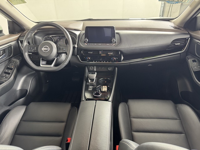 2023 Nissan Rogue SL photo 2