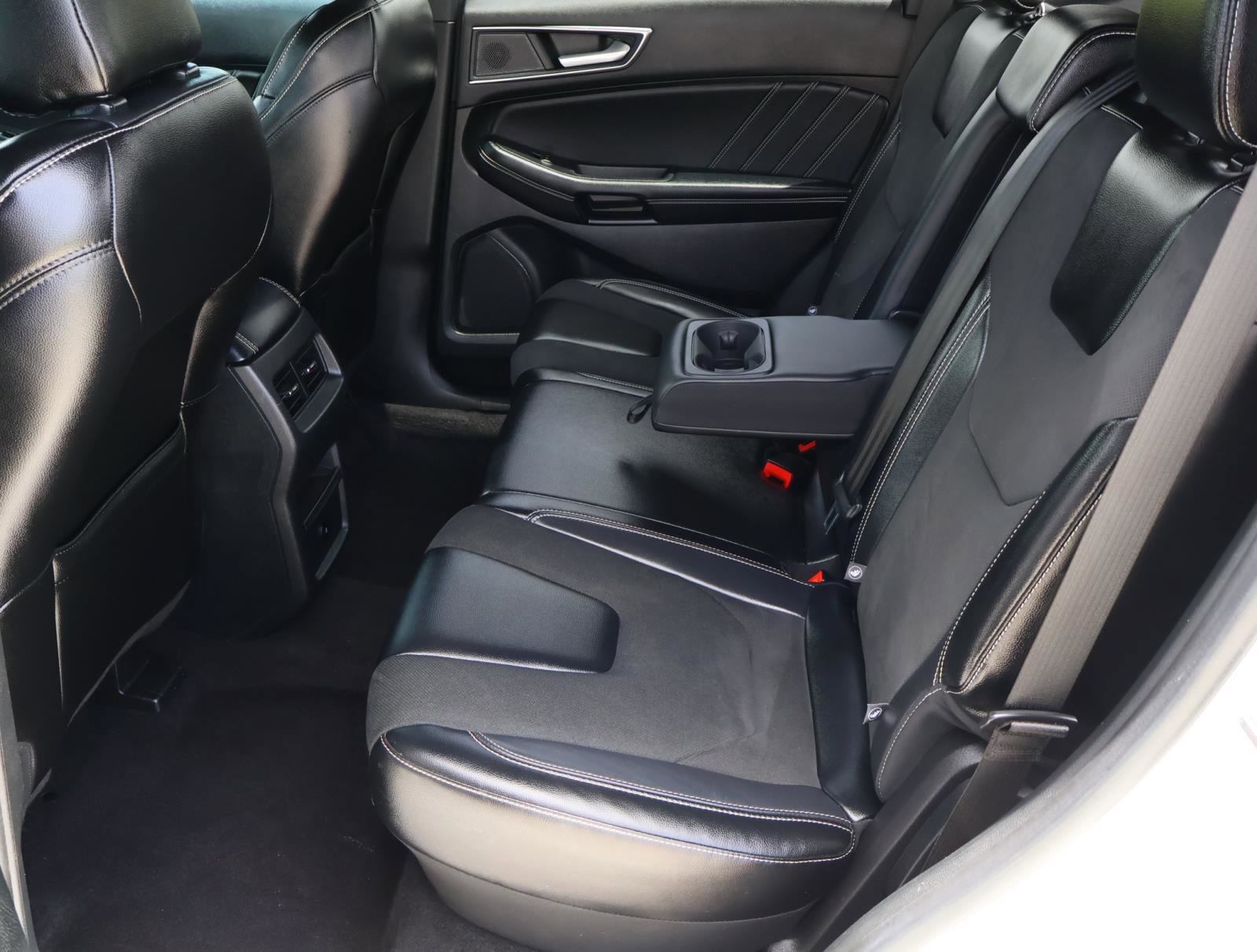 2022 Ford Edge ST photo 15