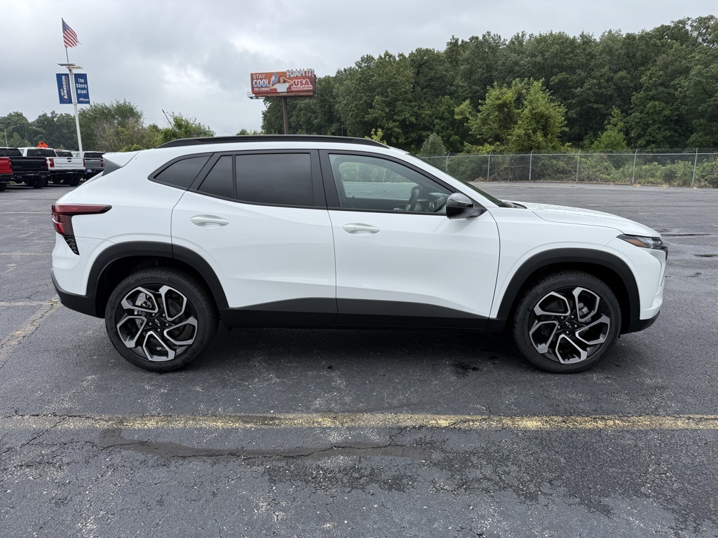 2025 Chevrolet Trax photo 3