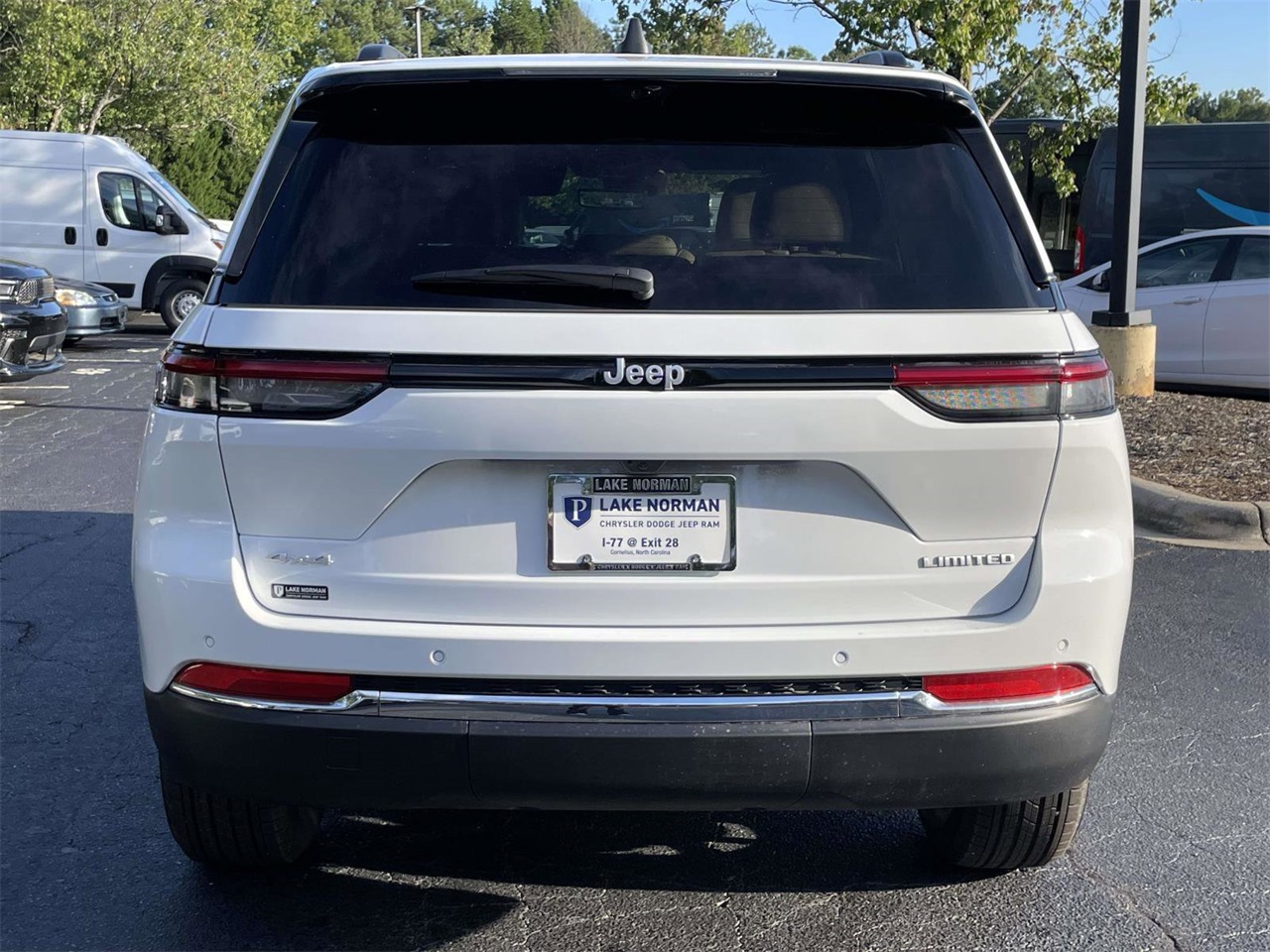 2025 Jeep Grand Cherokee Limited photo 3