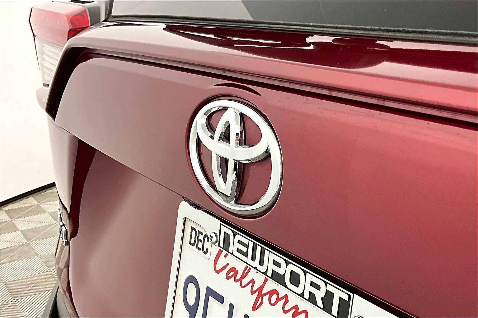 2023 Toyota RAV4 XLE Premium photo 25