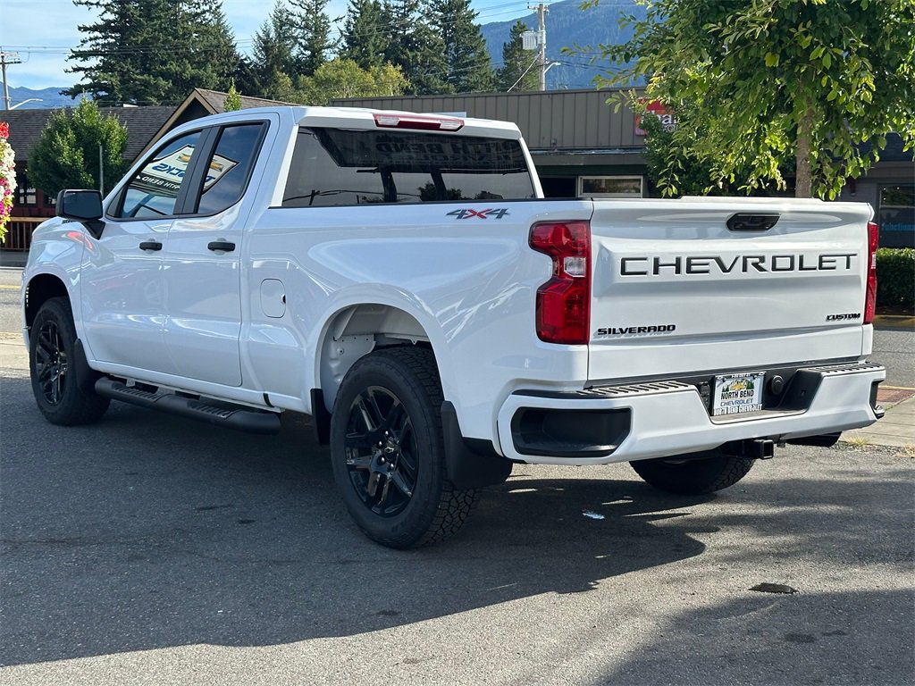 2025 Chevrolet Silverado 1500 Custom photo 8