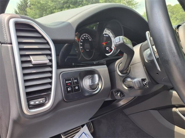 2020 Porsche Cayenne Turbo photo 28