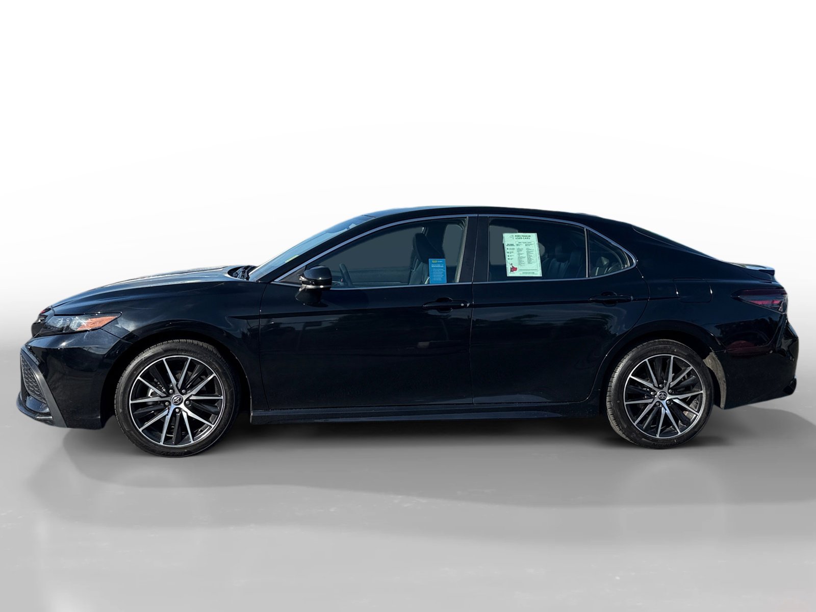 2021 Toyota Camry SE photo 2