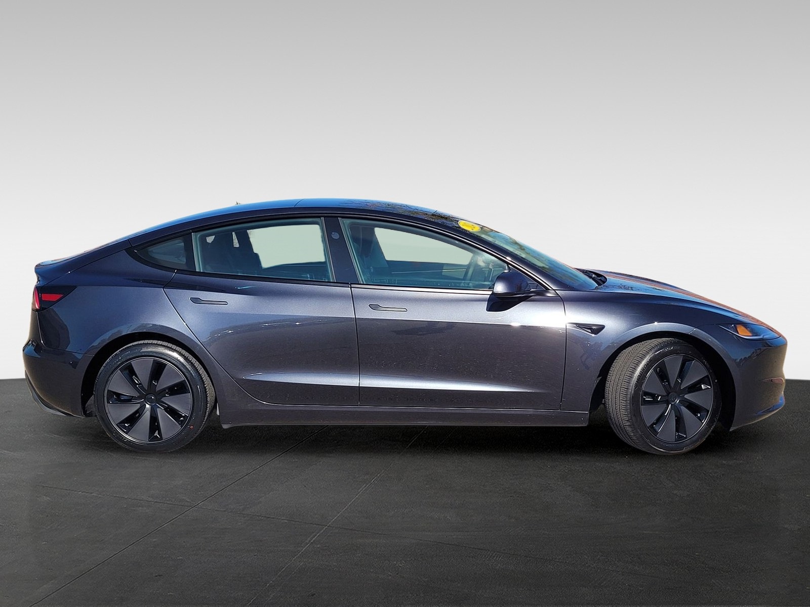 2024 Tesla Model 3 photo 3