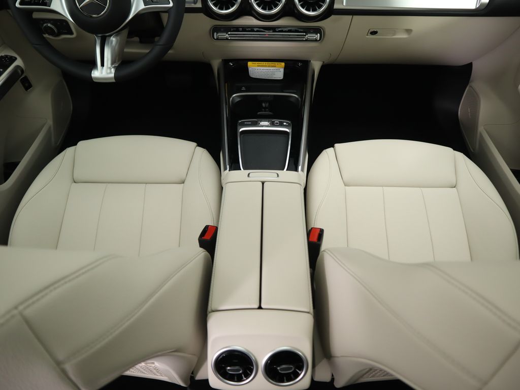 2026 Mercedes Benz GLB 250 photo 18
