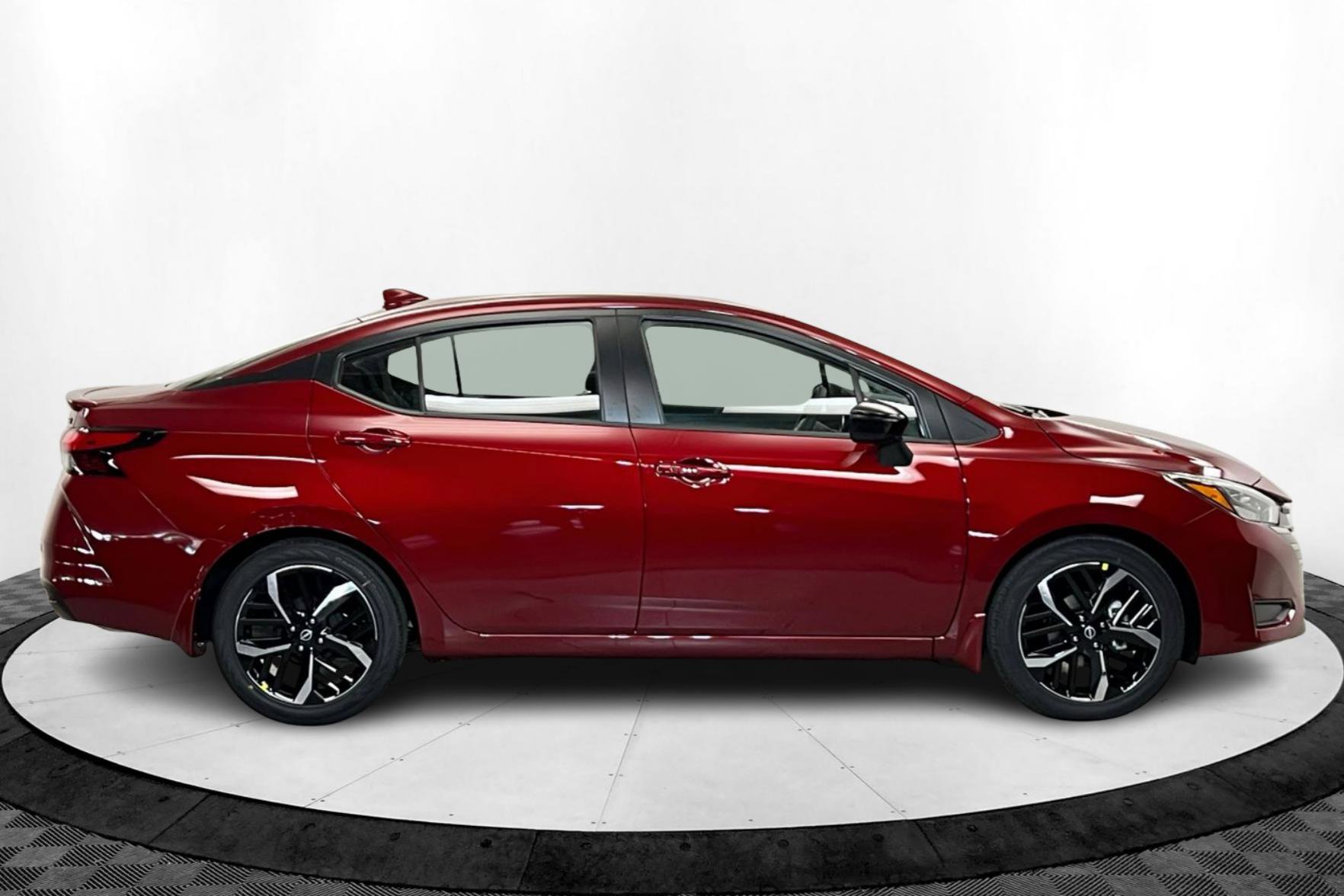 2025 Nissan Versa SR photo 6