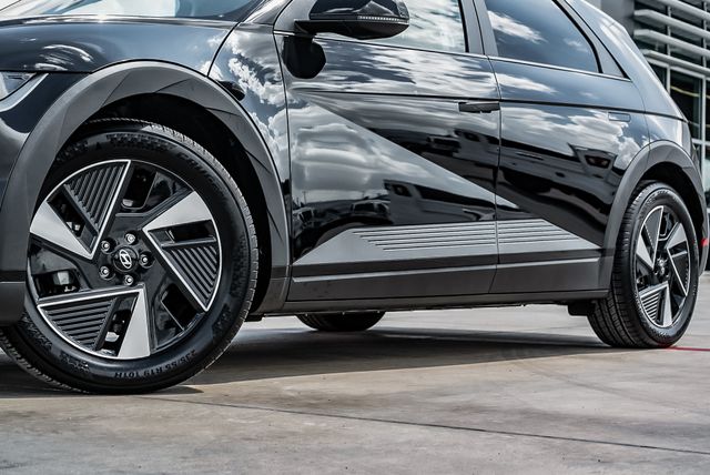 Certified 2025 Hyundai IONIQ 5 SE with VIN 7YAKM4DA8SY009744 for sale in San Antonio, TX