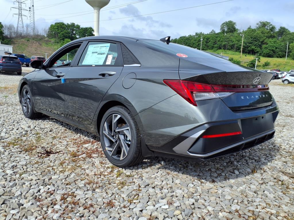2025 Hyundai Elantra Hybrid Limited photo 3