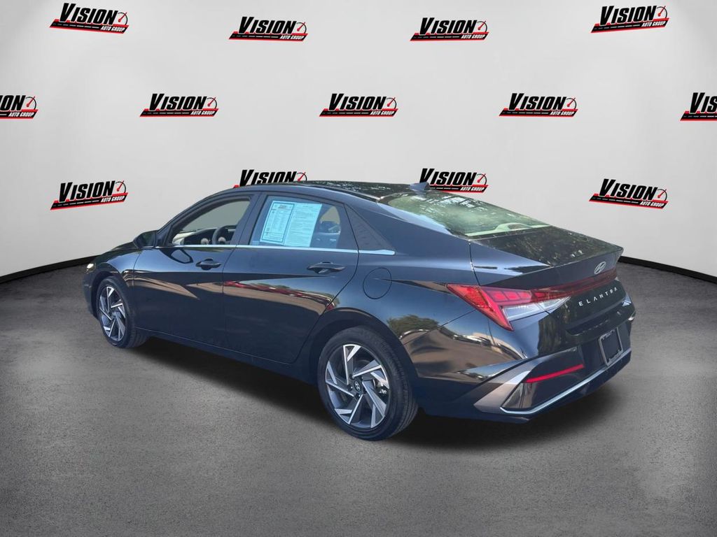 2025 Hyundai Elantra SEL Convenience photo 7