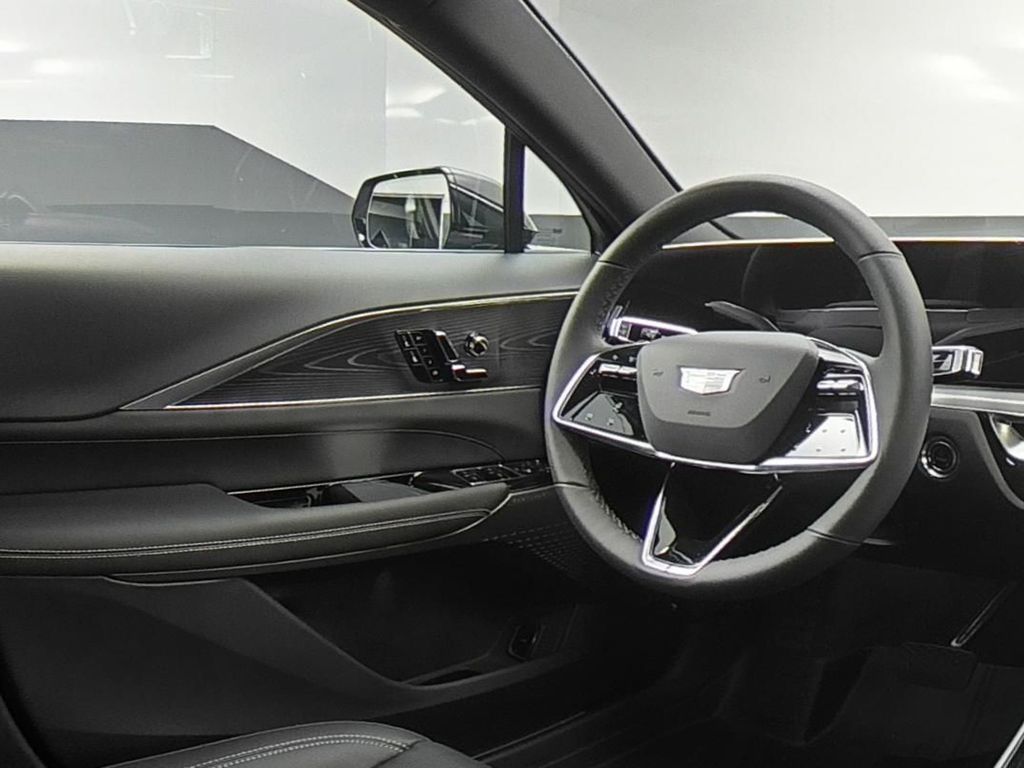 2025 Cadillac Lyriq Luxury photo 8