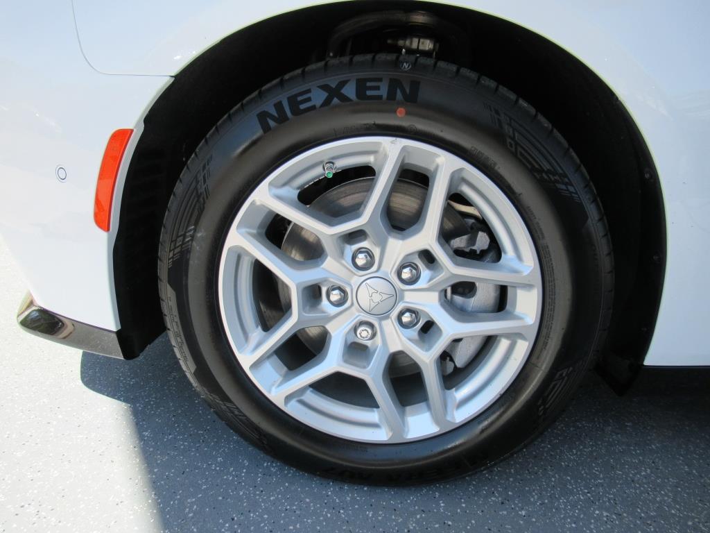 2025 Dodge Charger R/T photo 4