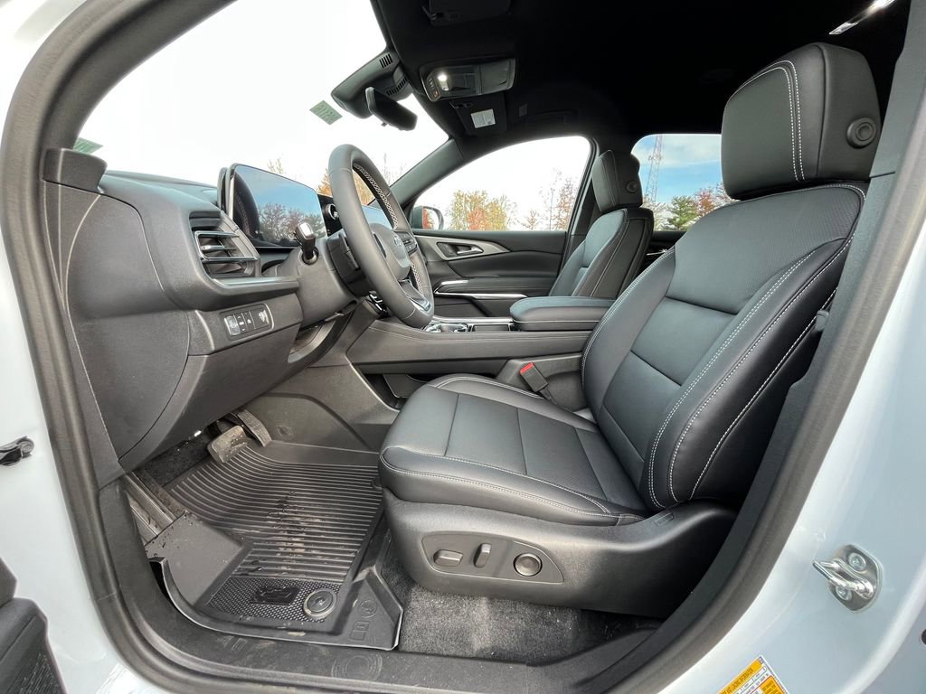 2026 Chevrolet Traverse photo 3