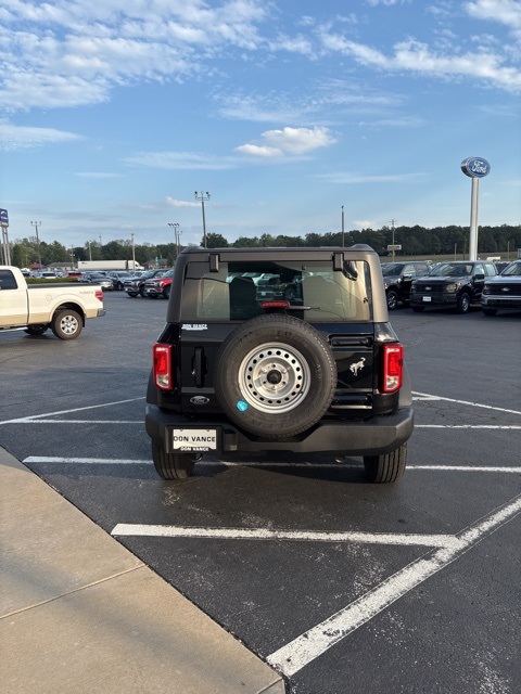 2025 Ford Bronco Base photo 4