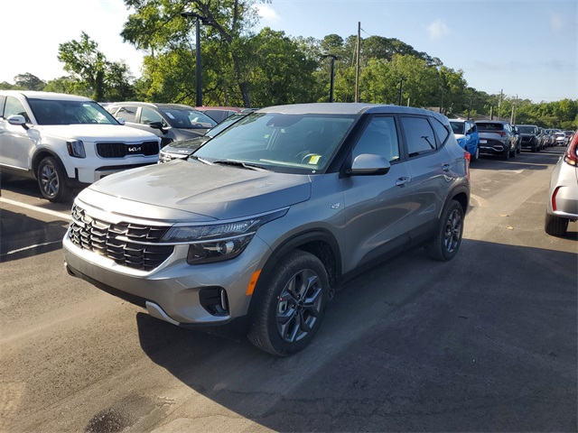 2025 Kia Seltos LX photo 5
